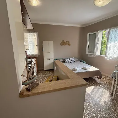 Mare Sotto Casa Bilocale Sulla Libera Чериале