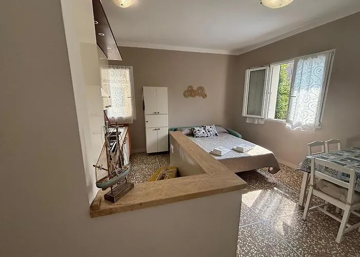 Mare Sotto Casa Bilocale Sulla Libera Чериале